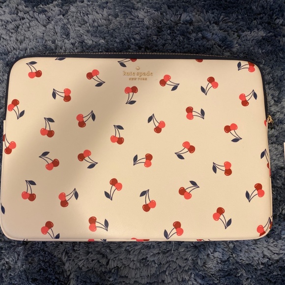 🔻PRICE DROP🔻♠️Kate Spade Cherry Computer Case ♠️ - Picture 2 of 3